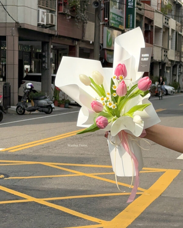 草莓拿鐵-鬱金香花束Ｍ