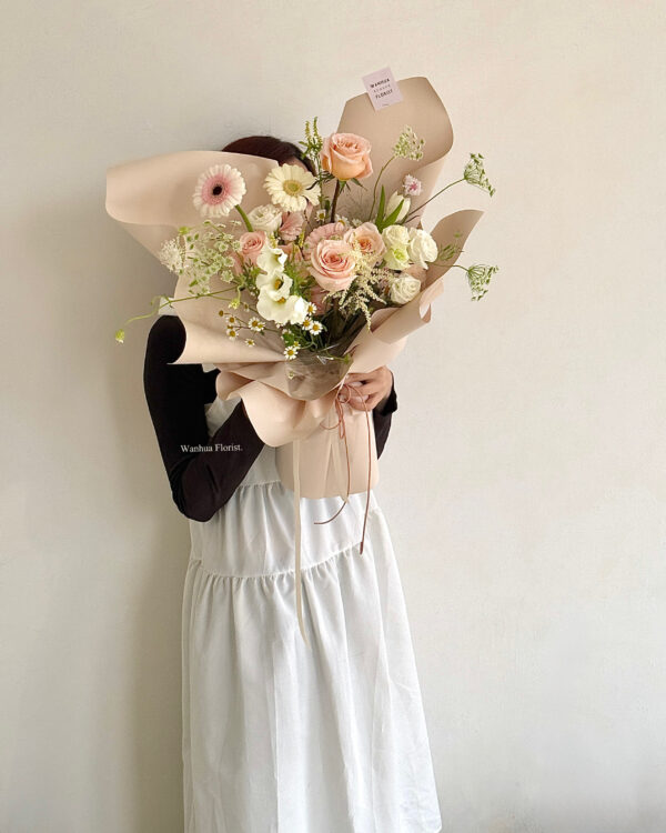 韓式季節鮮花綜合花材–進階中大型花束課程